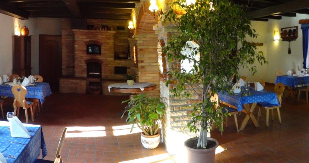 Szel Fiai Fogado Hotel Nyúl Exterior foto