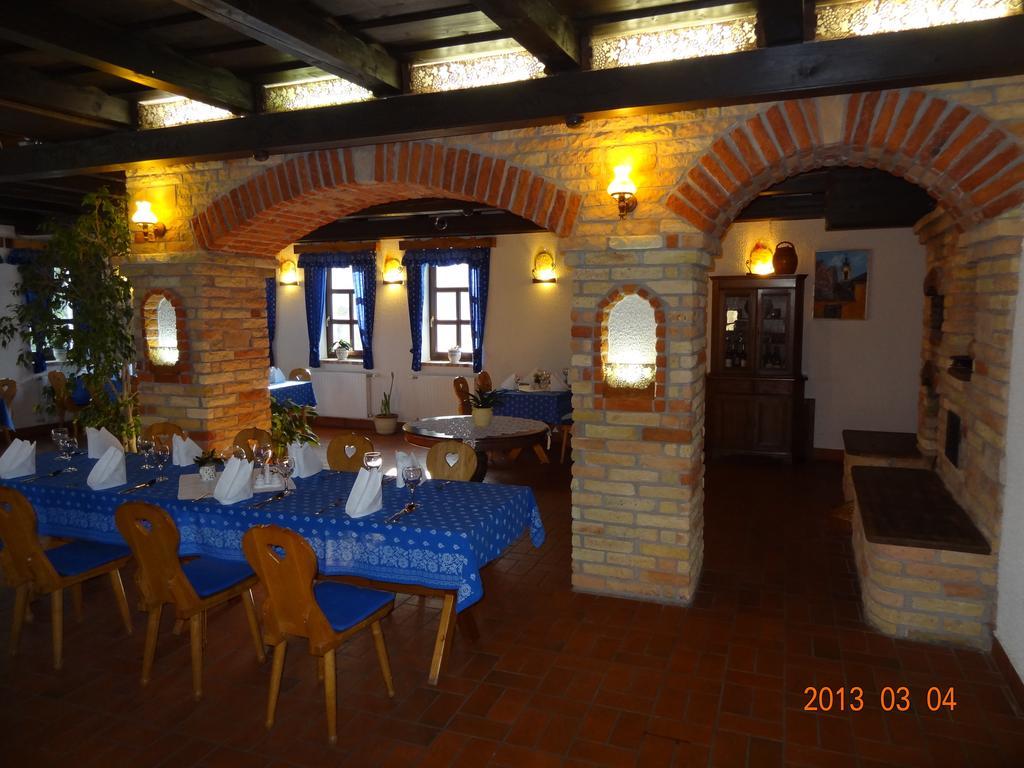 Szel Fiai Fogado Hotel Nyúl Exterior foto